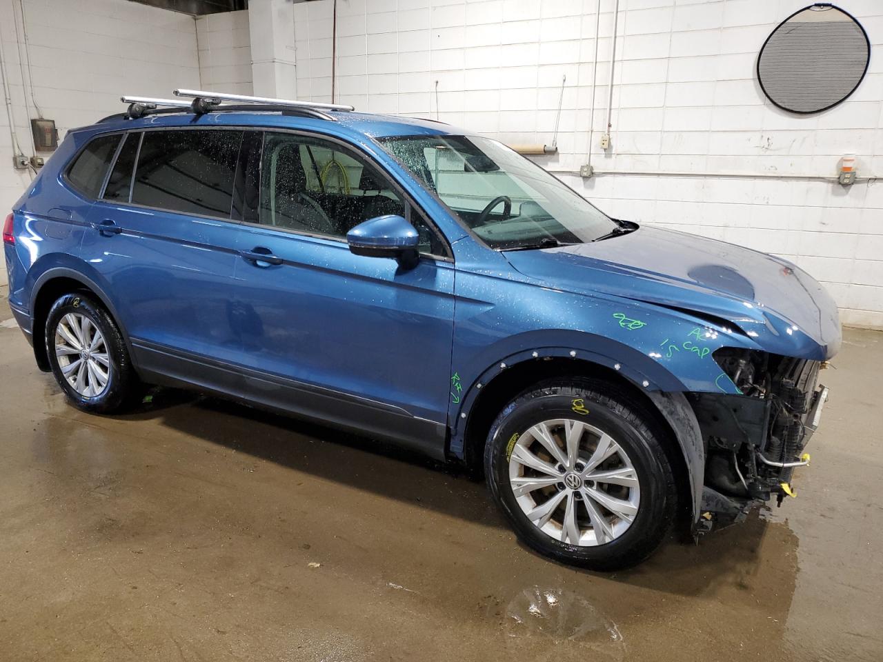 2018 Volkswagen Tiguan VIN 3VV0B7AX4JM073094 Copart auction photo, front end / side damage thumbnail 4