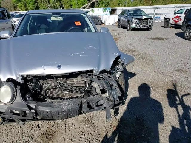 2008 Mercedes-Benz E-klasse VIN WDBUF56X48B301225 Copart auction photo, front end damage thumbnail 11