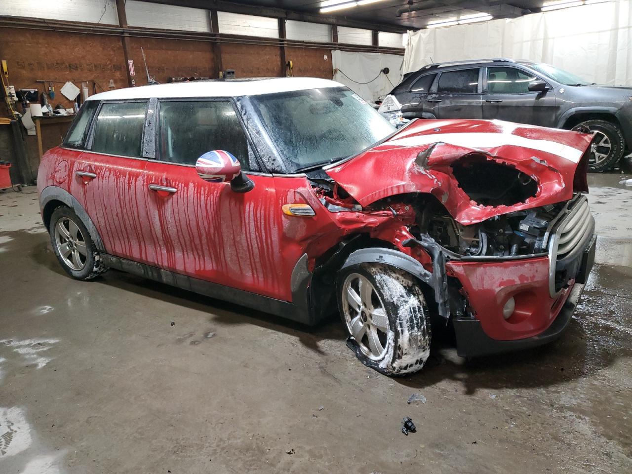 2015 MINI Cooper VIN WMWXS5C52FT831369 Copart auction photo, front end / side damage thumbnail 4