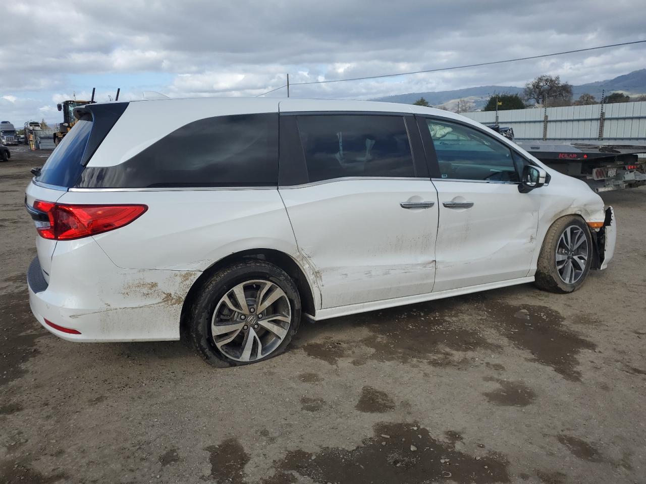 2021 Honda Odyssey VIN 5FNRL6H8XMB038273 Copart auction photo, all over damage thumbnail 3
