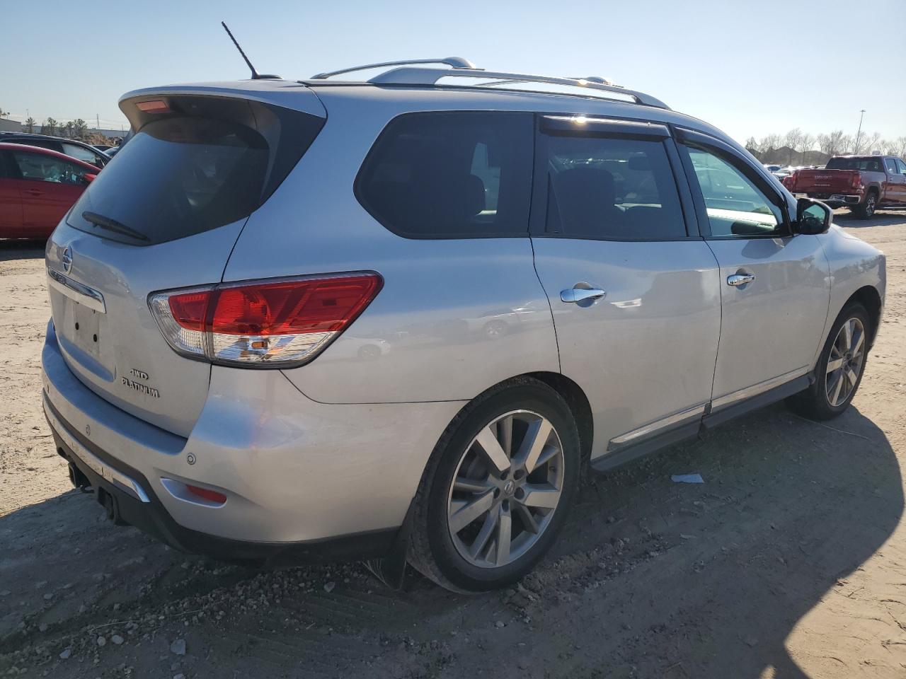 2013 Nissan Pathfinder VIN 5N1AR2MMXDC621443 Copart auction photo, undercarriage / minor dent/scratches damage thumbnail 3