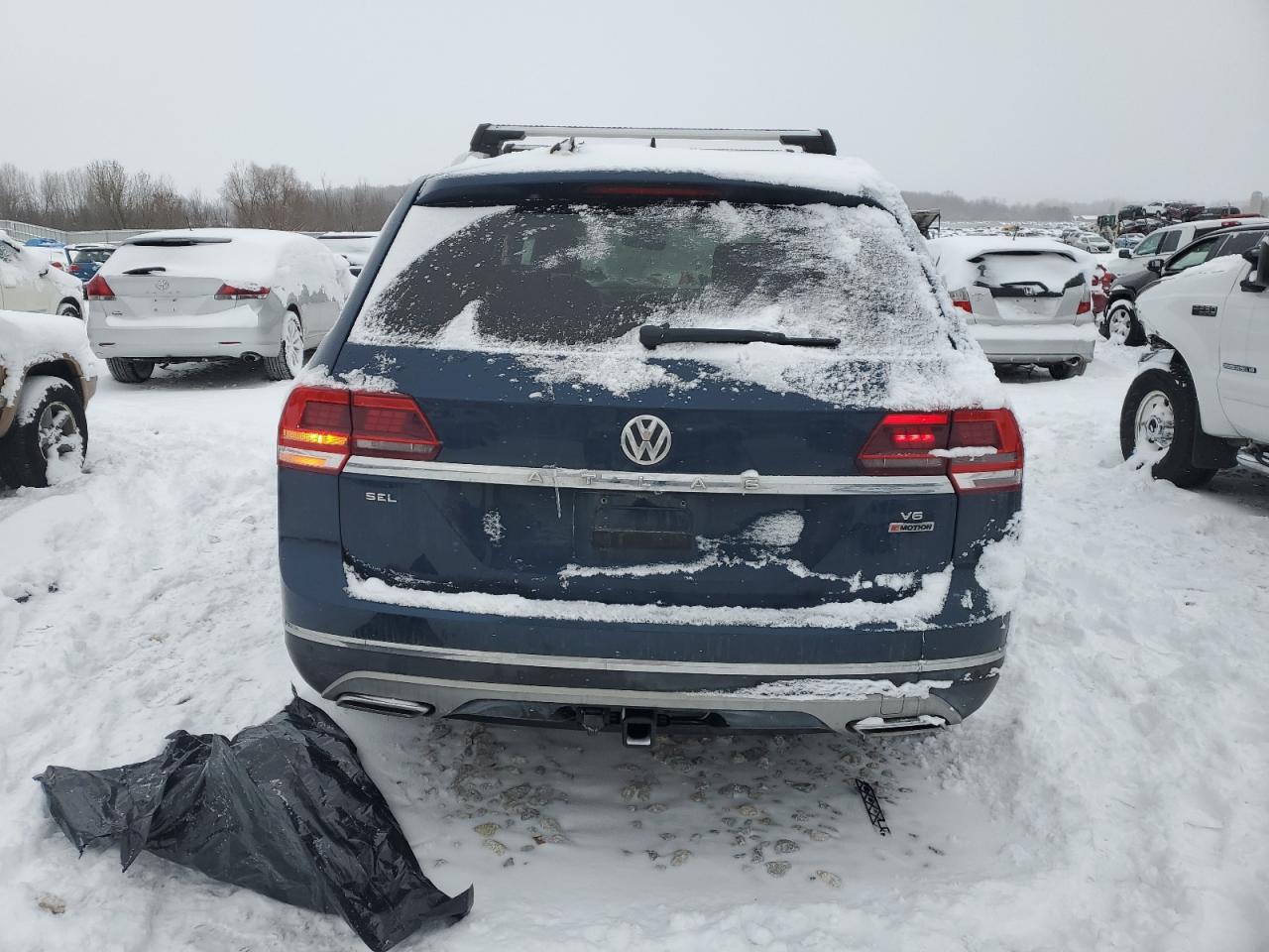 2019 Volkswagen Atlas VIN 1V2MR2CAXKC555142 Copart auction photo, all over damage thumbnail 6