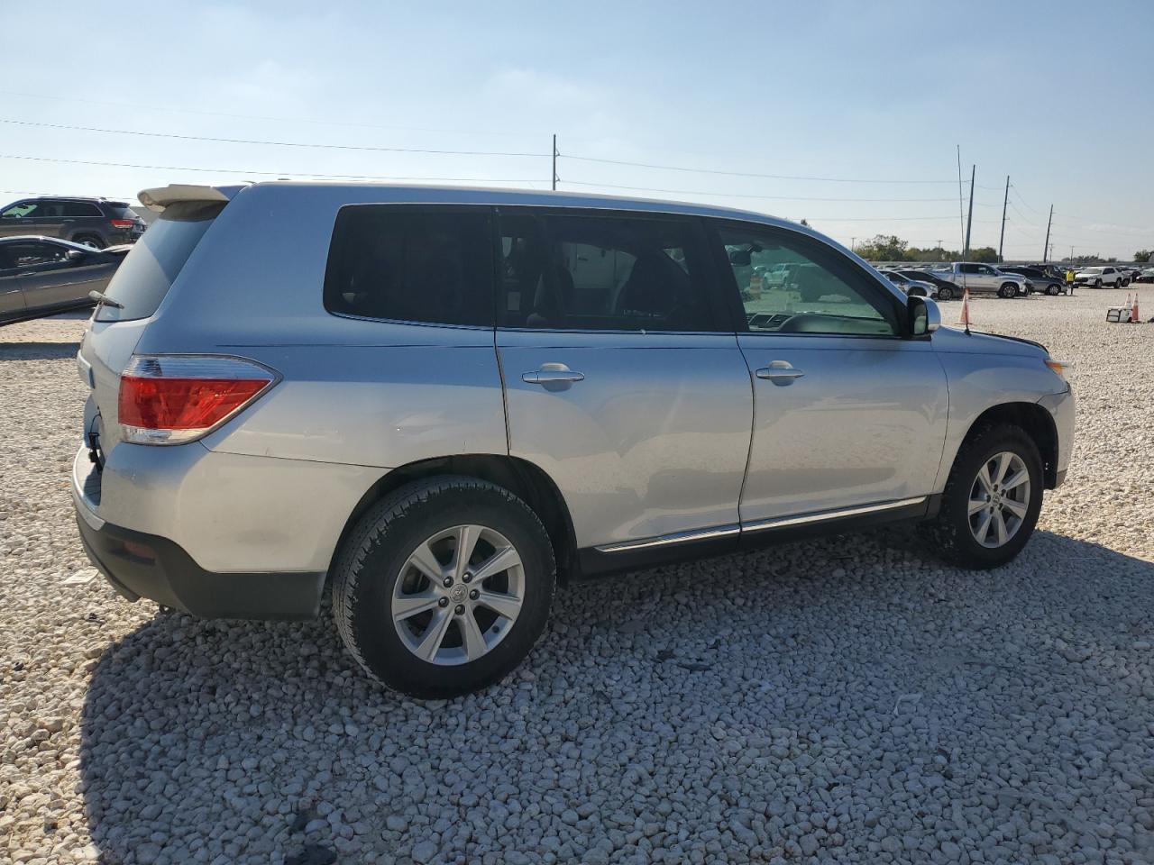 2011 Toyota Highlander VIN 5TDZK3EH2BS034037 Copart auction photo, front end / minor dent/scratches damage thumbnail 3