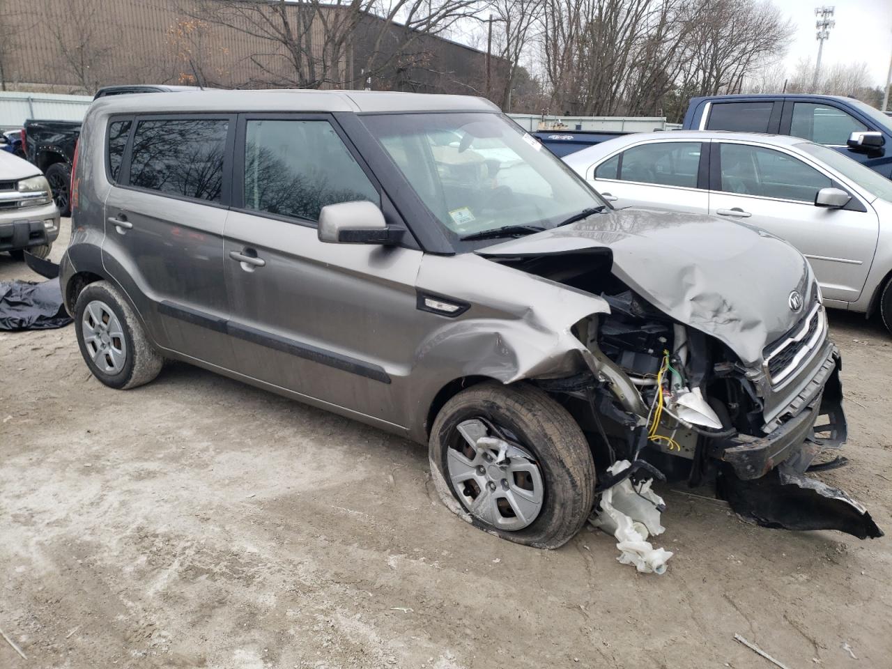 2013 KIA Soul VIN KNDJT2A51D7588005 Copart auction photo, front end / minor dent/scratches damage thumbnail 4