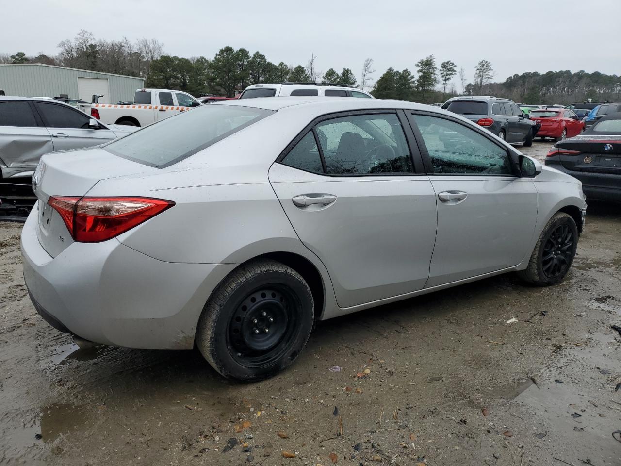 2018 Toyota Corolla VIN 2T1BURHE2JC041979 Copart auction photo, front end / side damage thumbnail 3
