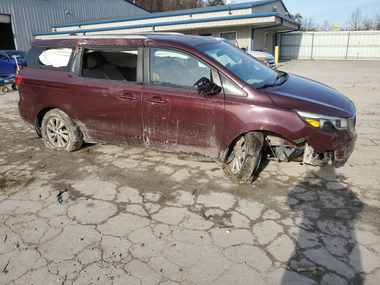 2016 KIA Sedona VIN KNDMB5C14G6115334 Copart auction photo, all over damage thumbnail 4