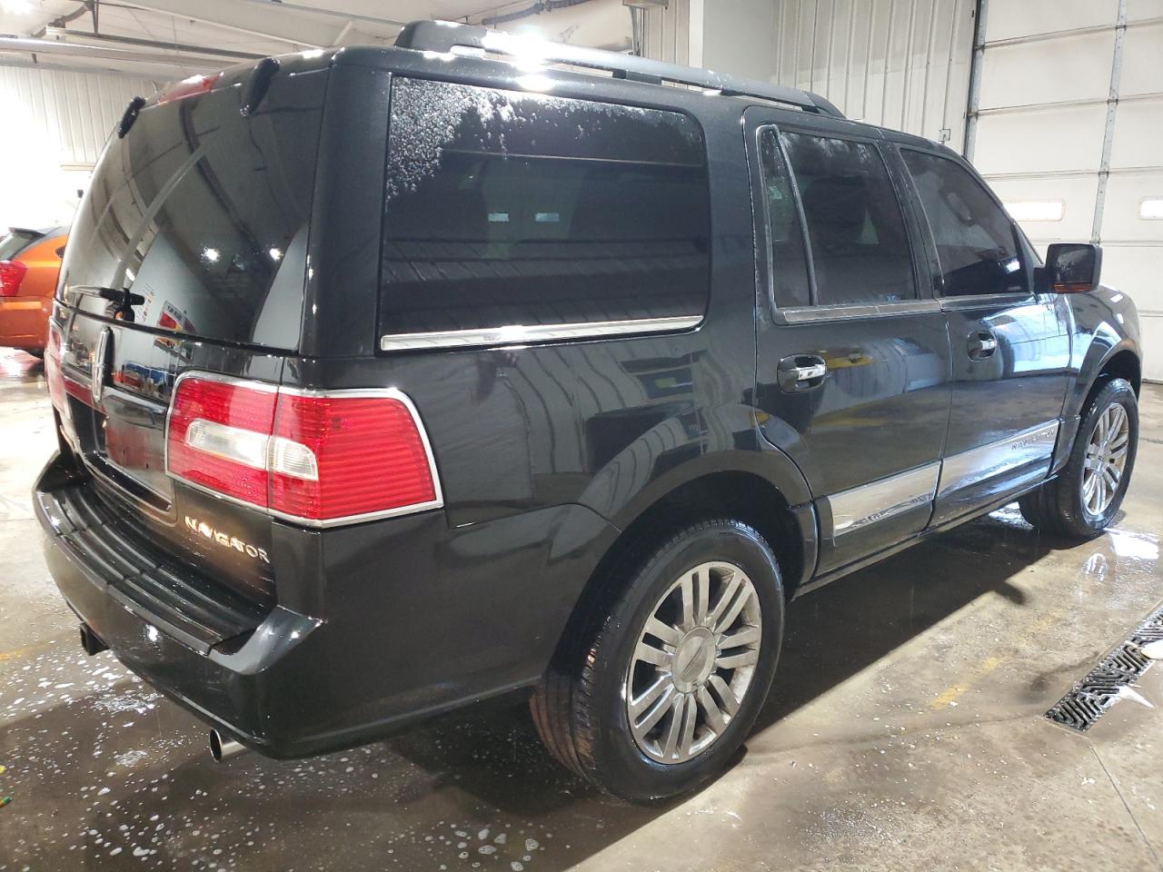 2010 Lincoln Navigator VIN 5LMJJ2J56AEJ05694 Copart auction photo, front end damage thumbnail 3