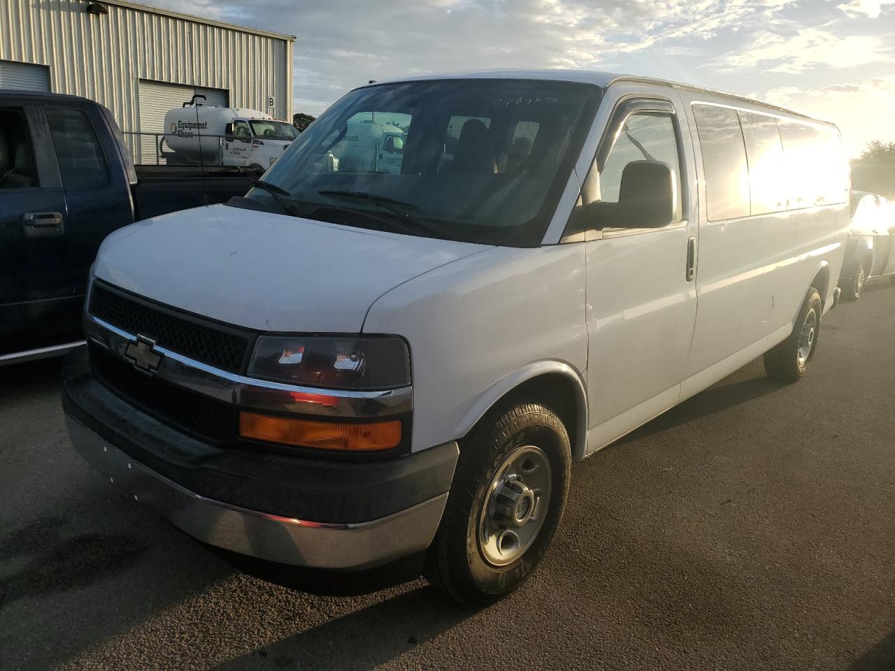 2017 Chevrolet Express VIN 1GAZGPFG8H1255767
