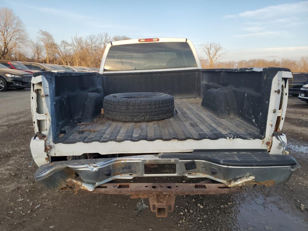 2006 GMC Sierra VIN 1GTHK29U66E165027 Copart auction photo, side / rear end damage thumbnail 6