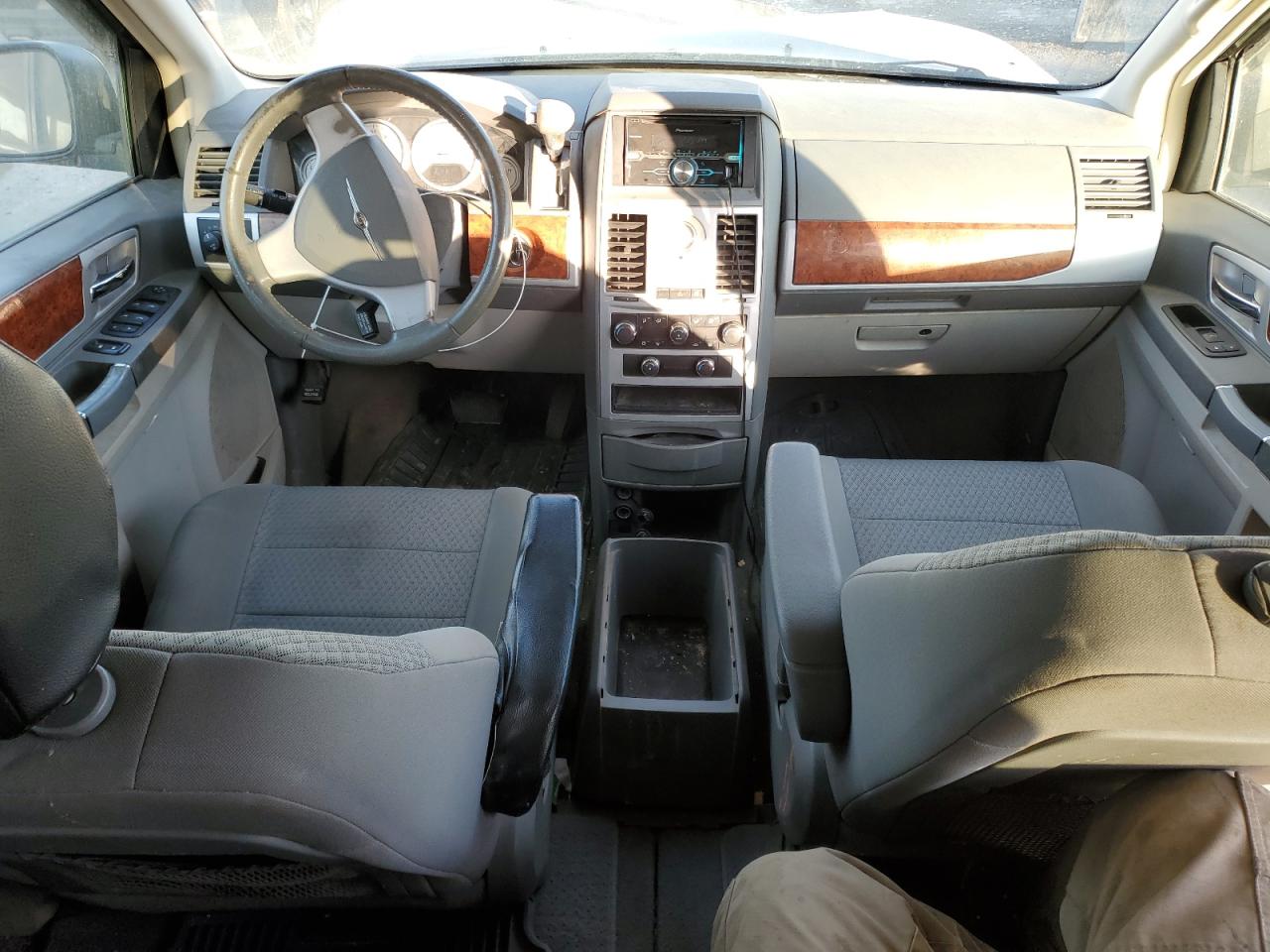 2009 Chrysler Town & Country VIN 2A8HR541X9R521649 Copart auction photo, front end / side damage thumbnail 8