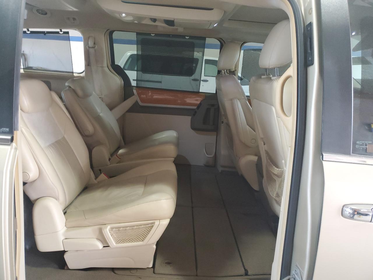 2010 Chrysler Town & Country VIN 2A4RR6DX4AR149603 Copart auction photo, front end / side damage thumbnail 11