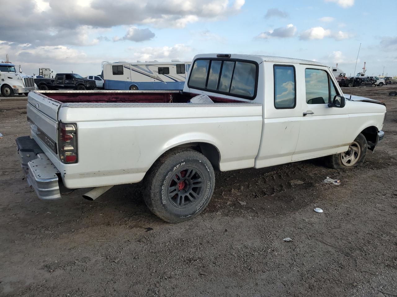 1994 Ford F-150 VIN 1FTEX15N3RKA58651 Copart auction photo, front end / rear end damage thumbnail 3