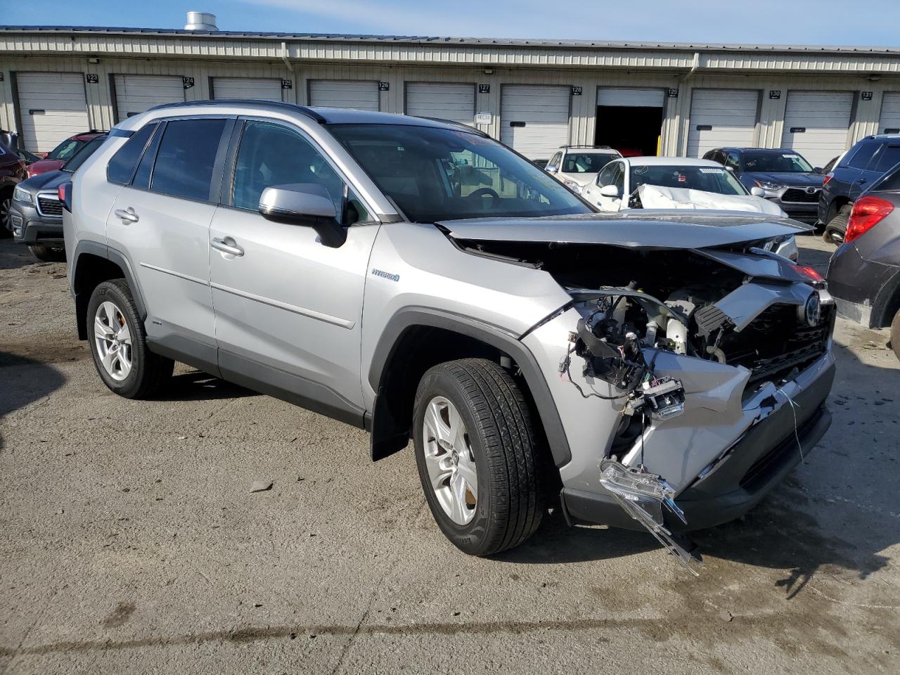 2020 Toyota RAV 4 VIN 2T3RWRFV8LW069614 Copart auction photo, front end / minor dent/scratches damage thumbnail 4