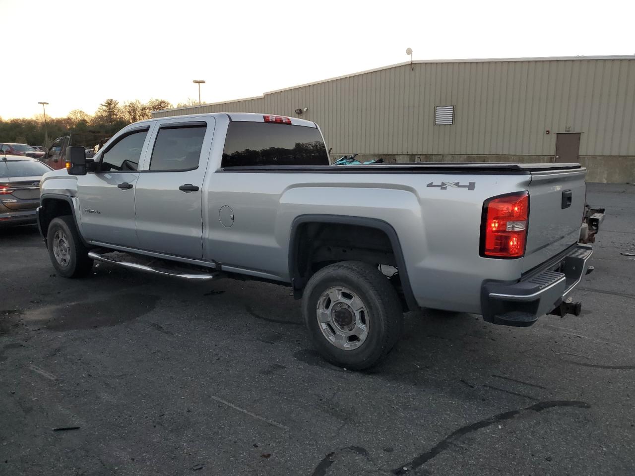 2015 GMC Sierra VIN 1GT12XEG3FF585918 Copart auction photo, front end / minor dent/scratches damage thumbnail 2