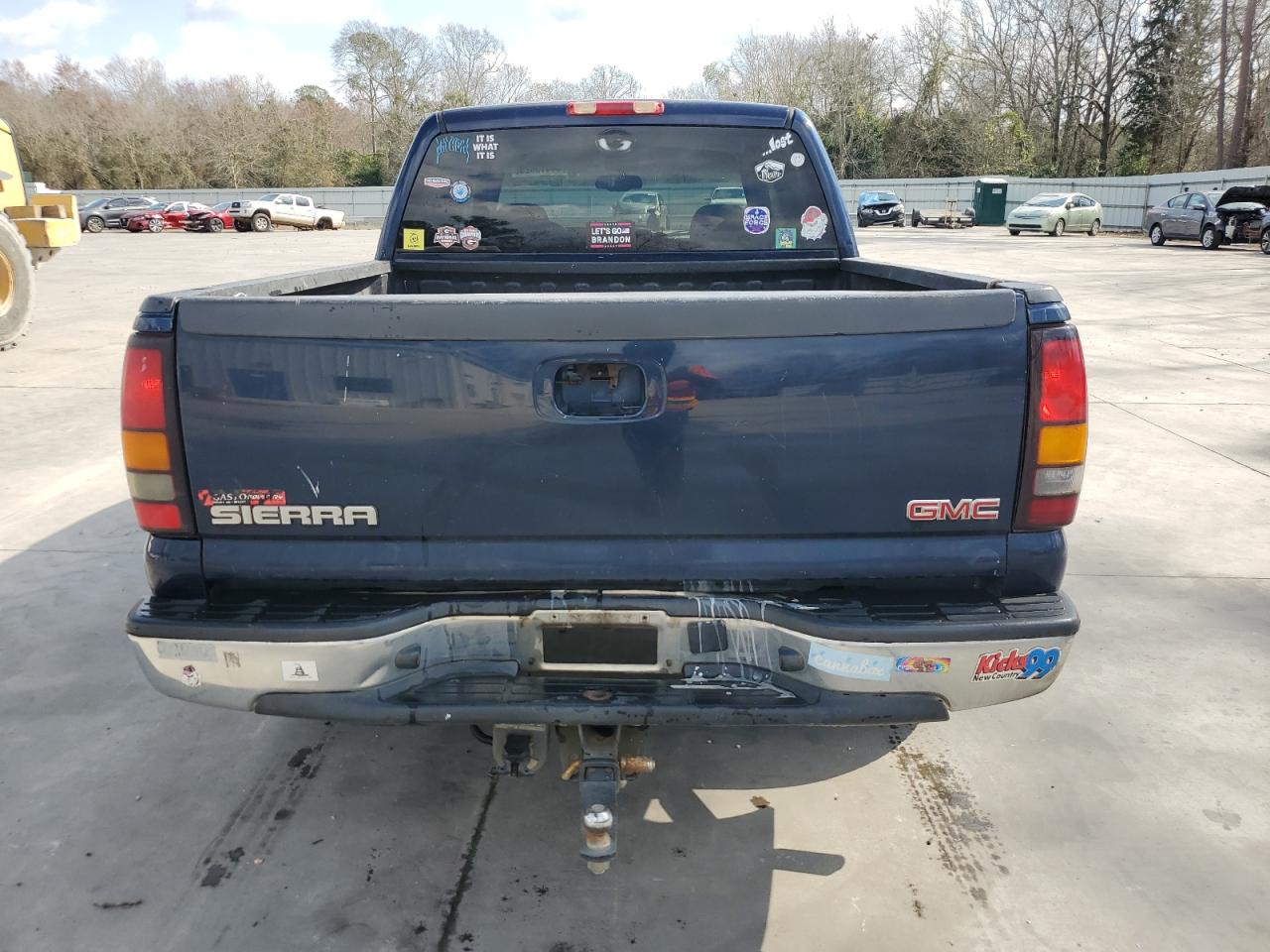 2006 GMC Sierra VIN 2GTEC13Z561315399 Copart auction photo, front end / minor dent/scratches damage thumbnail 6
