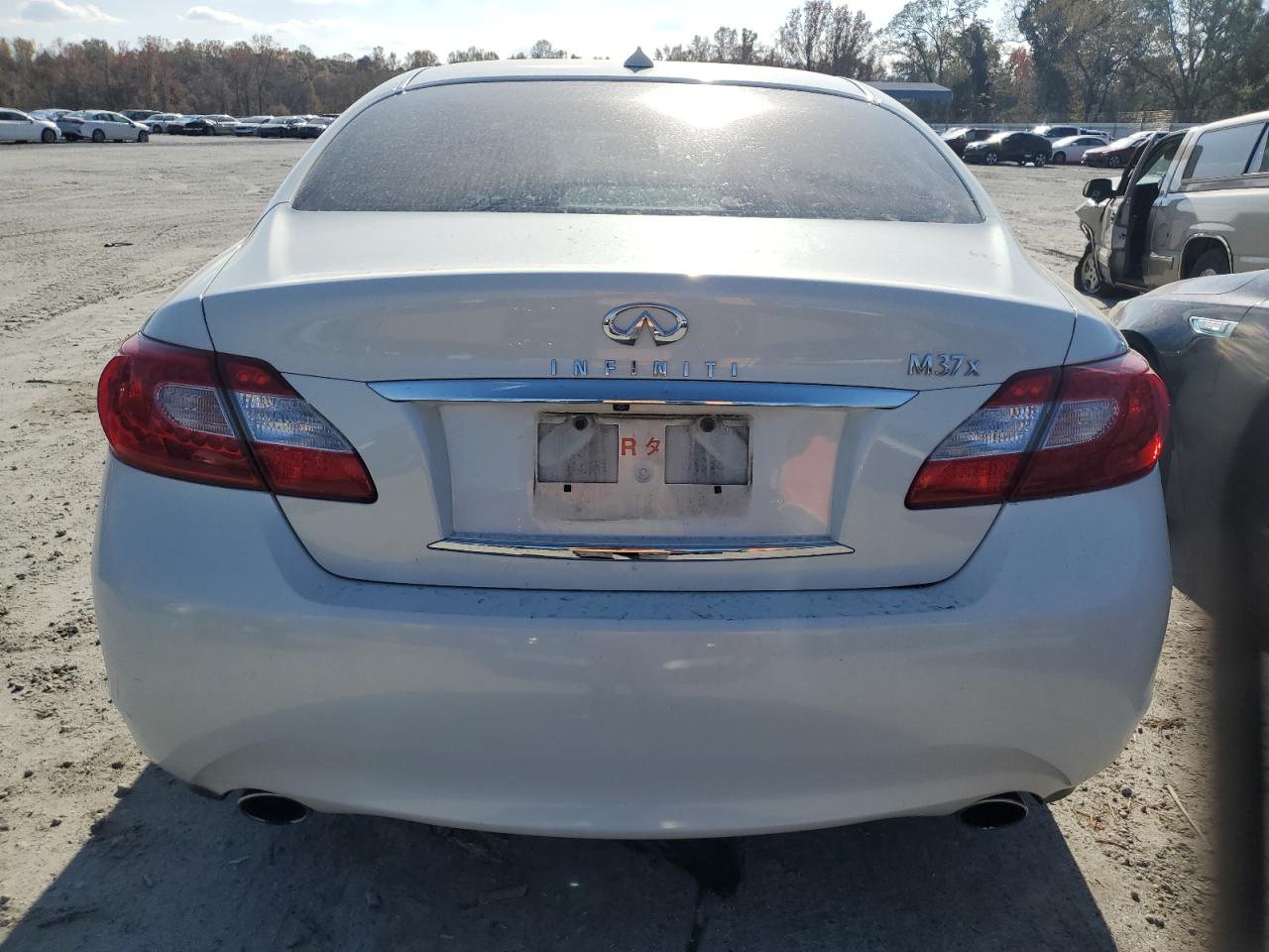2011 Infiniti M VIN JN1BY1AR8BM370552 Copart auction photo, front end / minor dent/scratches damage thumbnail 6