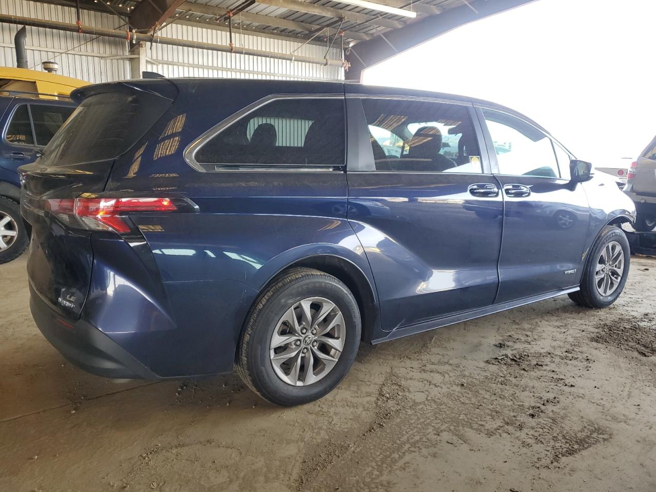 2021 Toyota Sienna VIN 5TDKRKECXMS068967 Copart auction photo, front end / rear end damage thumbnail 3