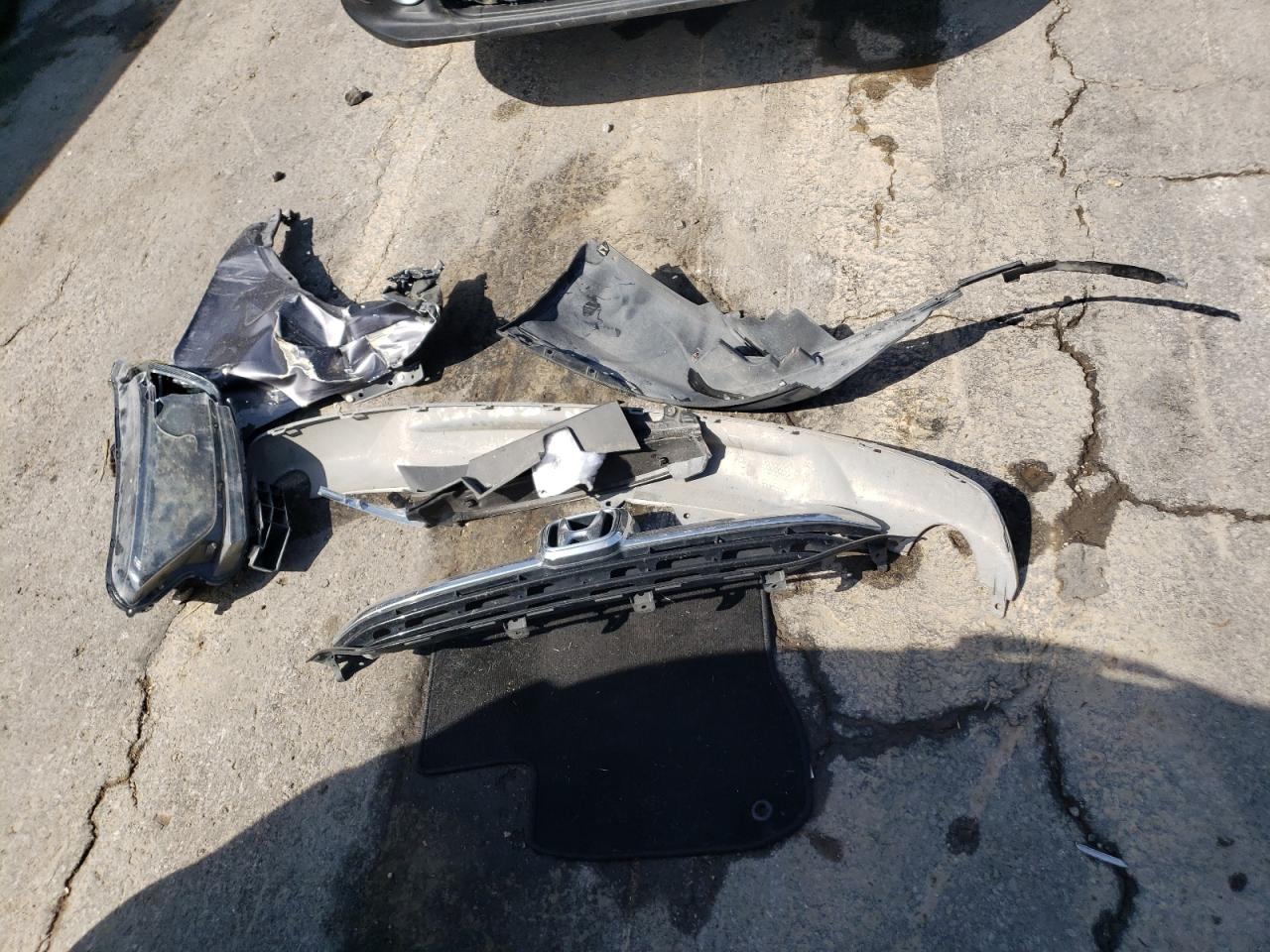 2018 Honda CR-V VIN 2HKRW5H30JH402669 Copart auction photo, all over damage thumbnail 13