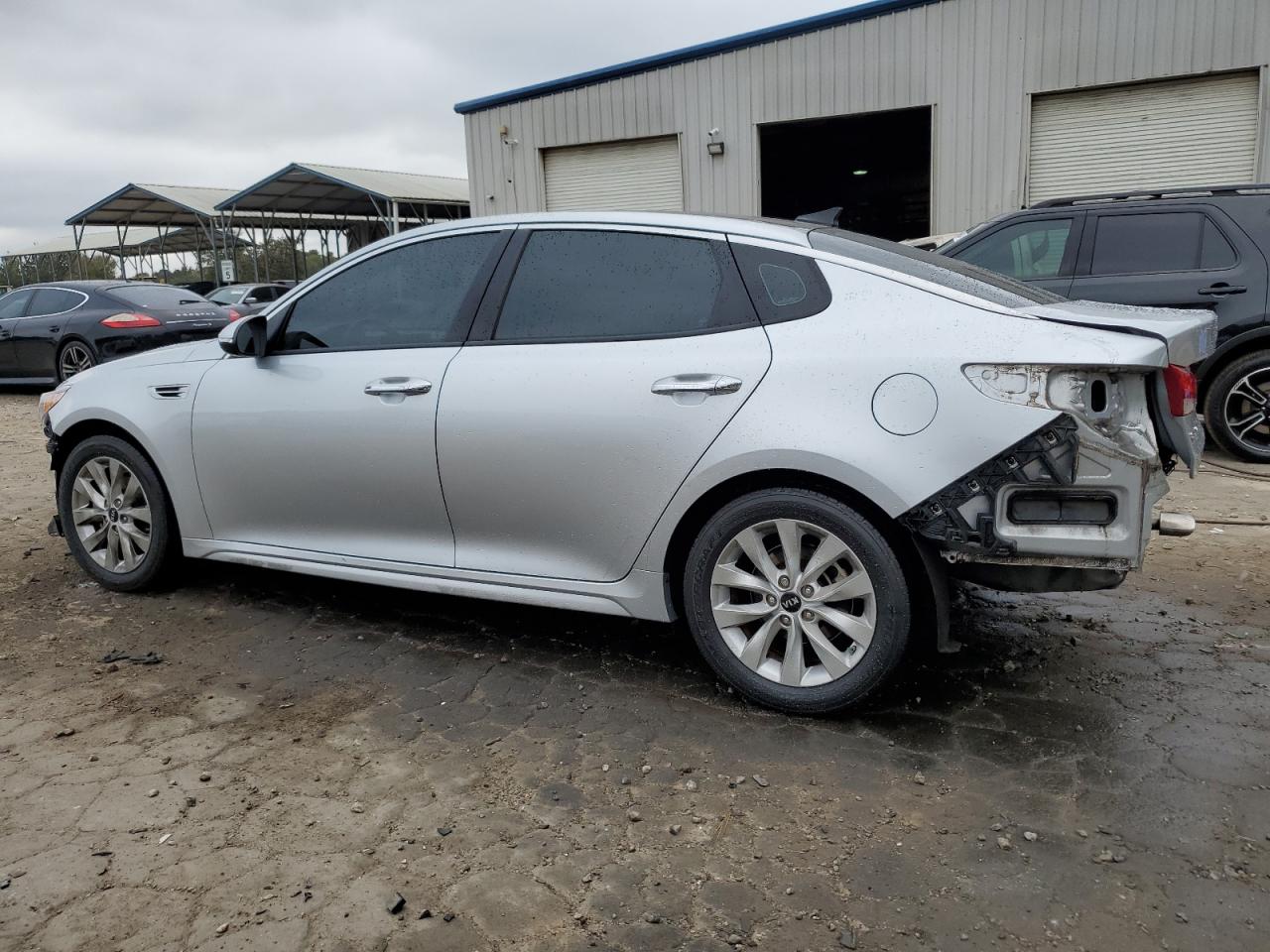 2016 KIA Optima VIN 5XXGU4L39GG069360 Copart auction photo, front end / rear end damage thumbnail 2