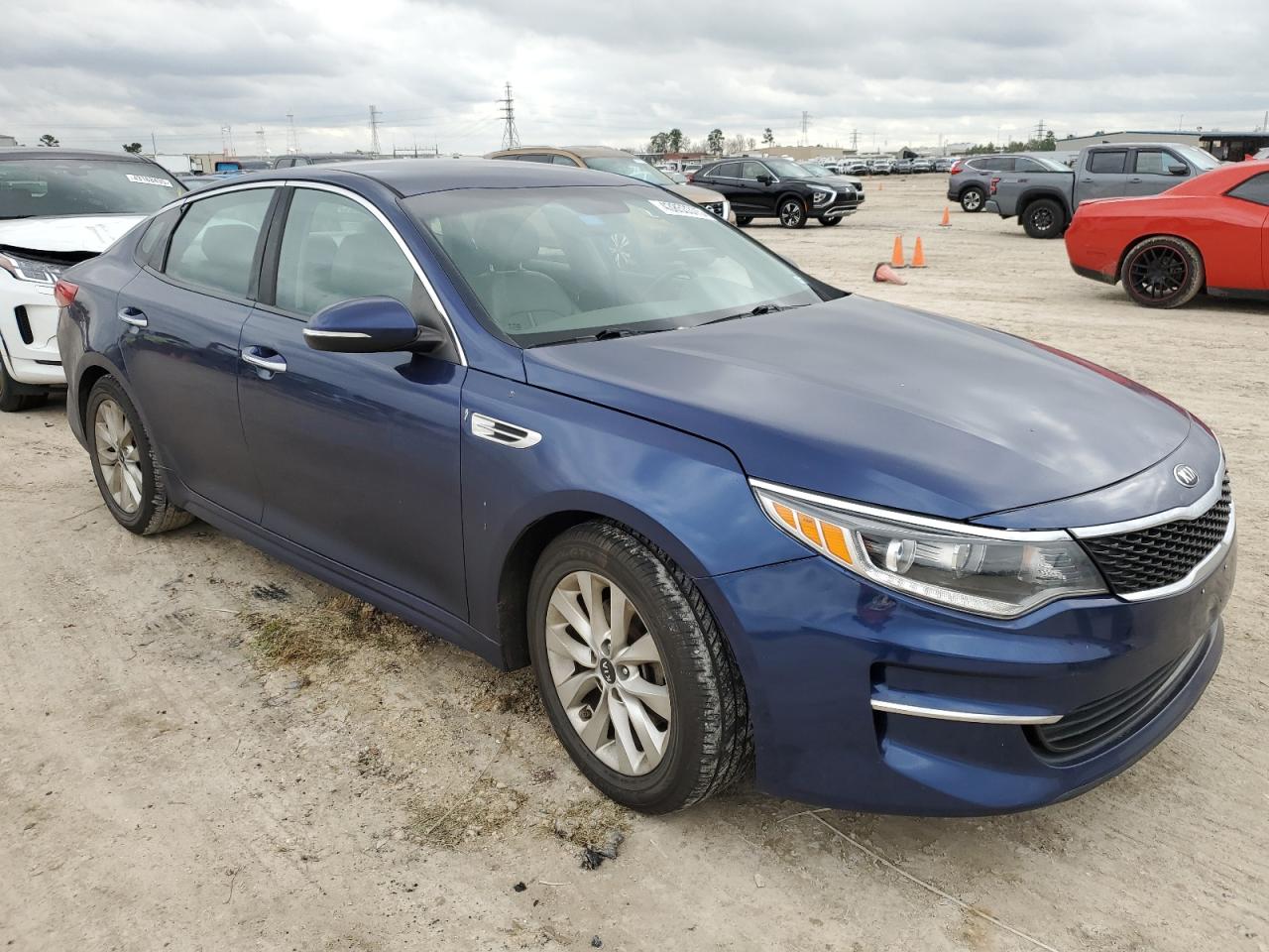 2016 KIA Optima VIN 5XXGU4L39GG016142 Copart auction photo, minor dent/scratches damage thumbnail 4