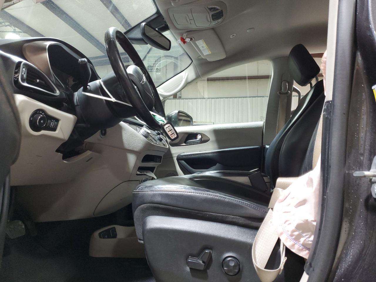 2019 Chrysler Pacifica VIN 2C4RC1BG9KR704804 Copart auction photo, side / front end damage thumbnail 7