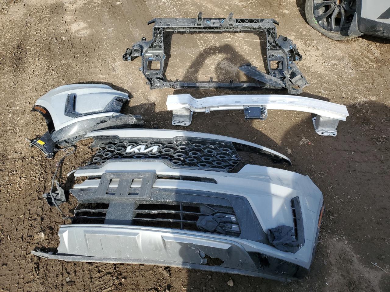 2022 KIA Sorento VIN 5XYRK4LF8NG135821 Copart auction photo, all over / undercarriage damage thumbnail 13