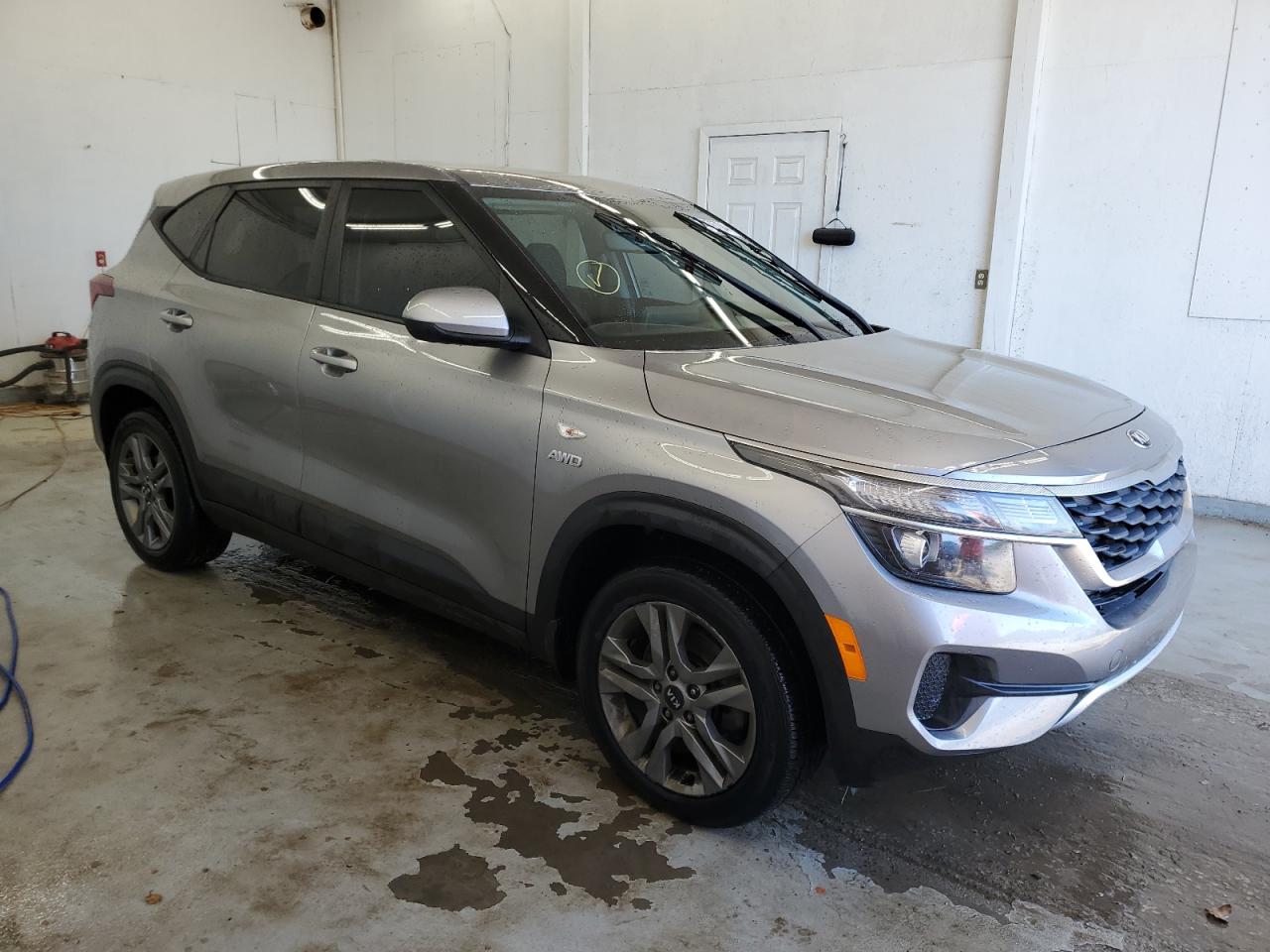 2021 KIA Seltos VIN KNDEPCAA5M7131223 Copart auction photo, water/flood damage thumbnail 4