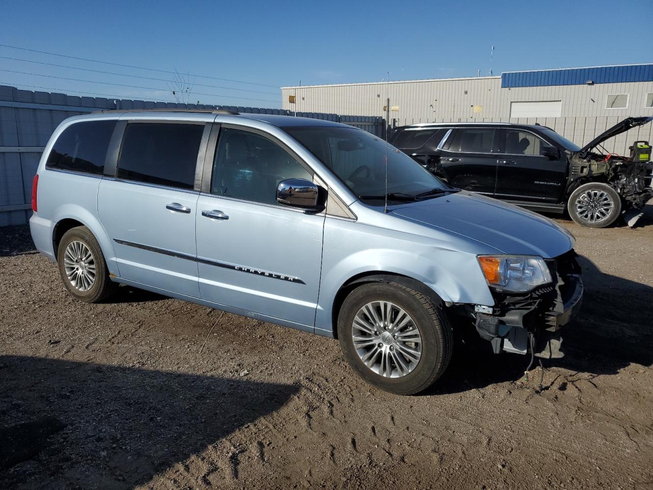 2013 Chrysler Town & Country VIN 2C4RC1CG5DR589555 Copart auction photo, front end damage thumbnail 4