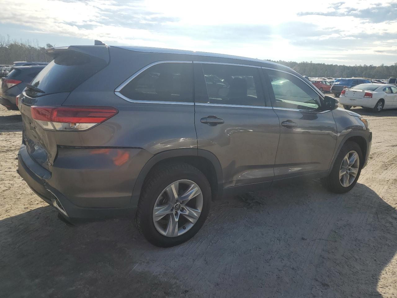 2017 Toyota Highlander VIN 5TDYZRFH2HS234093 Copart auction photo, rear end damage thumbnail 3
