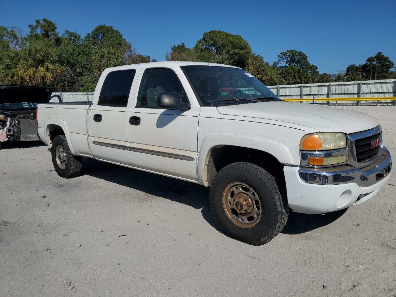 2003 GMC Sierra VIN 1GTGC13U33F222110 Copart auction photo, normal wear / minor dent/scratches damage thumbnail 4