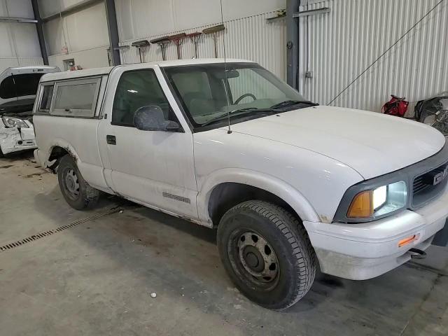 1997 GMC Sonoma VIN 1GTCT14X2VK514199 Copart auction photo, side / rear end damage thumbnail 11