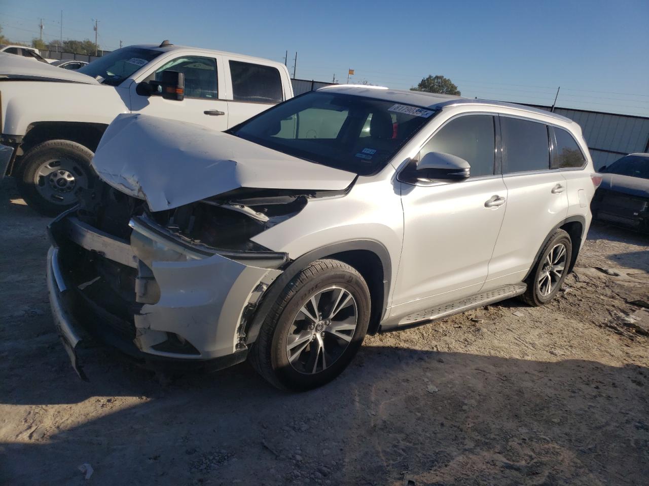 2016 Toyota Highlander VIN 5TDJKRFH3GS247925