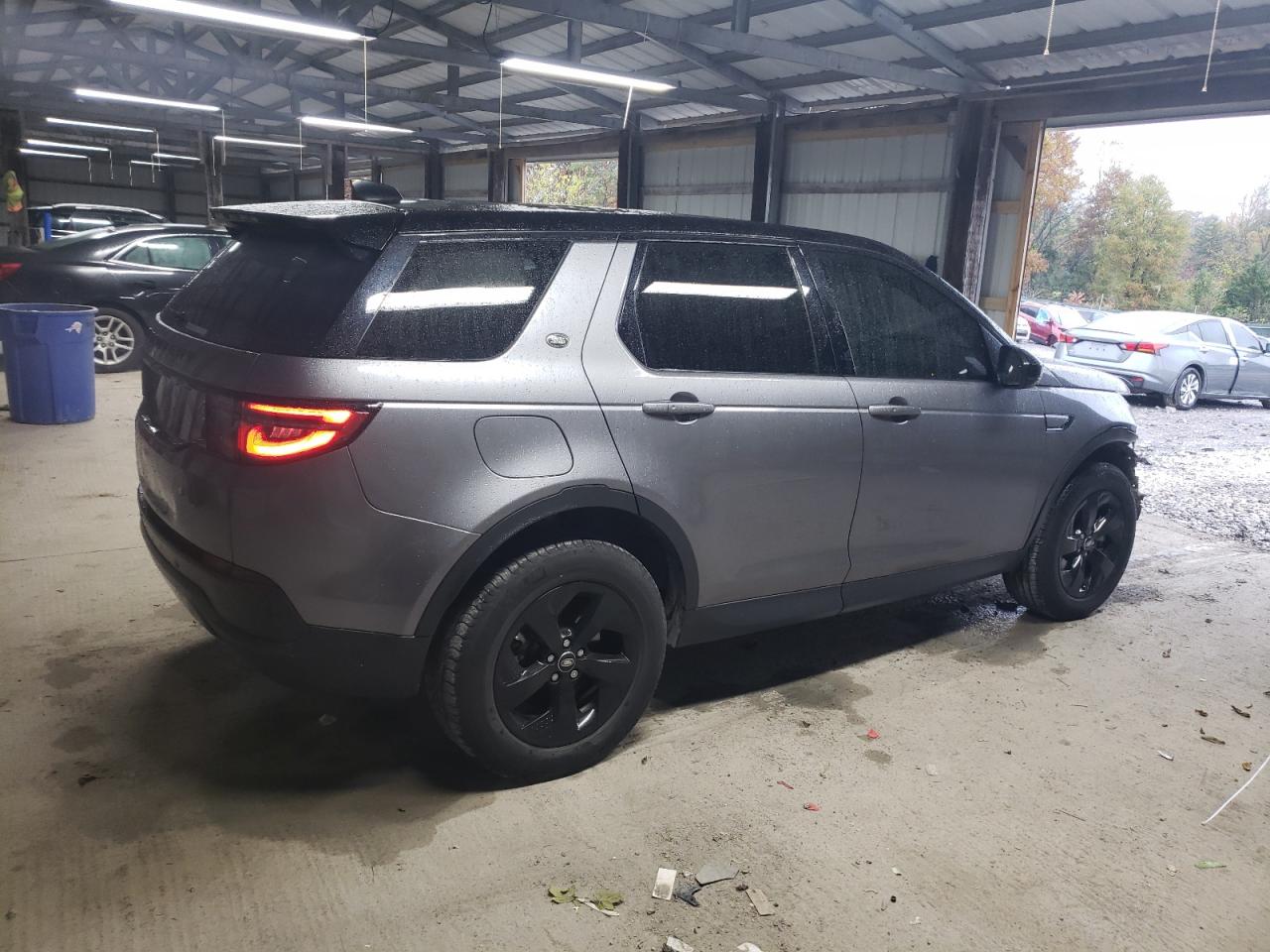 2020 Land Rover Discovery VIN SALCJ2FX7LH865735 Copart auction photo, front end / rear end damage thumbnail 3