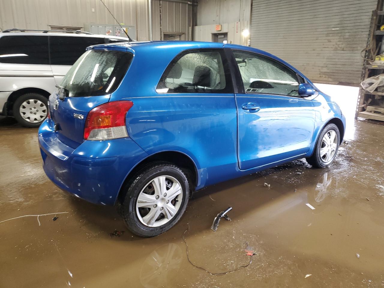 2009 Toyota Yaris VIN JTDJT903095243026 Copart auction photo, front end / side damage thumbnail 3