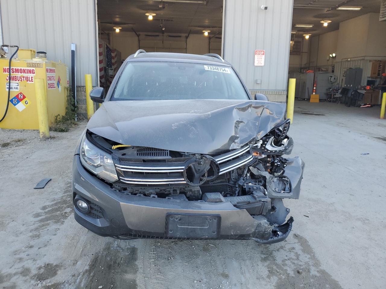 2016 Volkswagen Tiguan VIN WVGBV7AX5GW610509 Copart auction photo, front end / side damage thumbnail 5