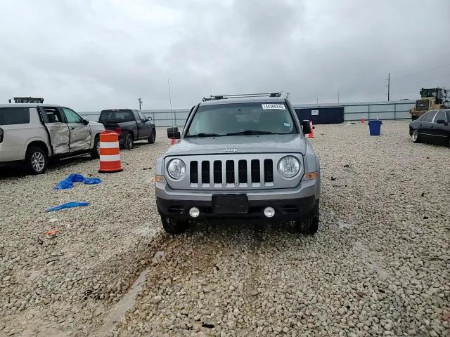 2016 Jeep Liberty (Patriot) VIN 1C4NJPBA3GD722177 Copart auction photo, side / minor dent/scratches damage thumbnail 12