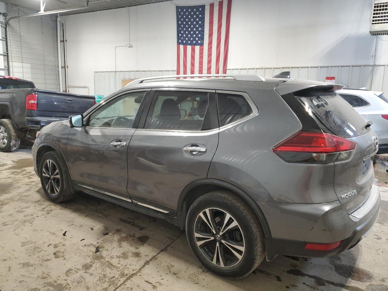 2017 Nissan Rogue VIN JN8AT2MV8HW282348 Copart auction photo, front end damage thumbnail 2