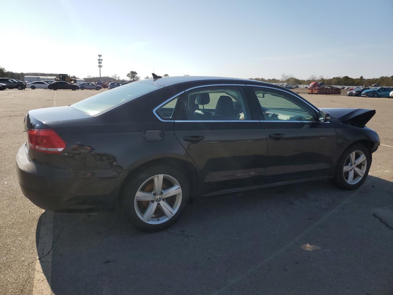 2014 Volkswagen Passat VIN 1VWBP7A39EC004315 Copart auction photo, front end / minor dent/scratches damage thumbnail 3