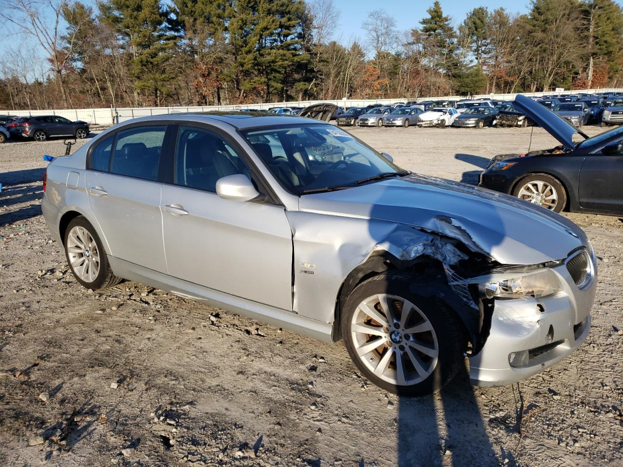 2011 BMW 3er VIN WBAPK5G59BNN80827 Copart auction photo, front end / minor dent/scratches damage thumbnail 4