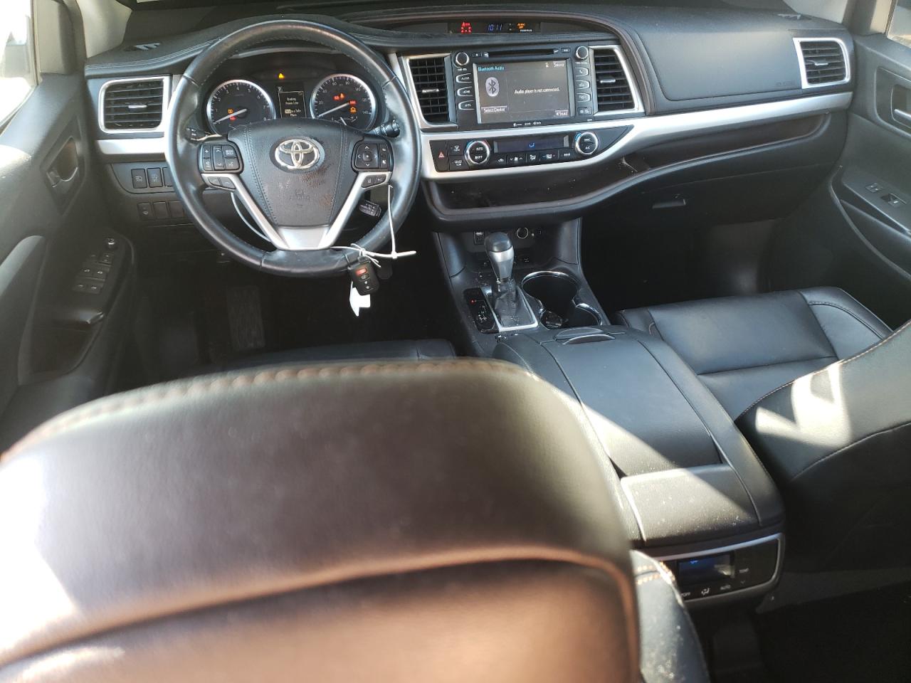 2019 Toyota Highlander VIN 5TDJZRFH7KS628410 Copart auction photo, front end damage thumbnail 8