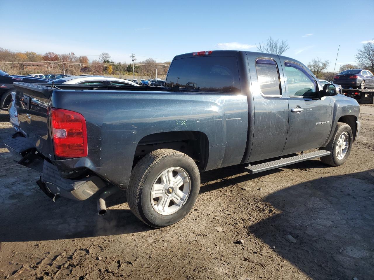 2013 Chevrolet Silverado VIN 1GCRKSE74DZ209536 Copart auction photo, rear end / minor dent/scratches damage thumbnail 3