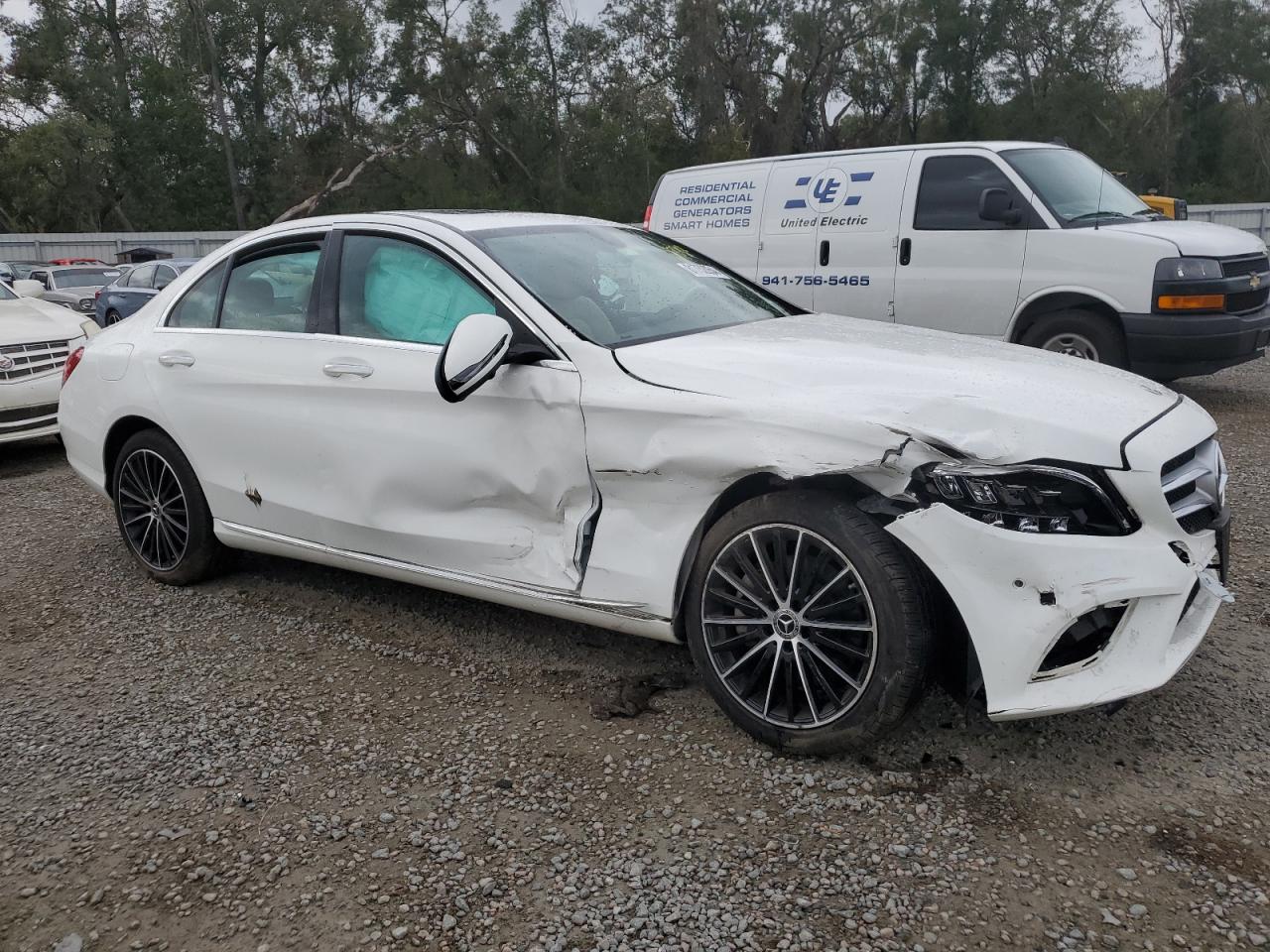 2021 Mercedes-Benz C-klasse VIN W1KWF8EB9MR645318 Copart auction photo, front end / side damage thumbnail 4
