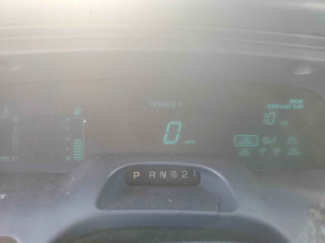 1996 Lincoln Town Car VIN 1LNLM82W0TY735659 Copart auction photo, rear end / minor dent/scratches damage thumbnail 9