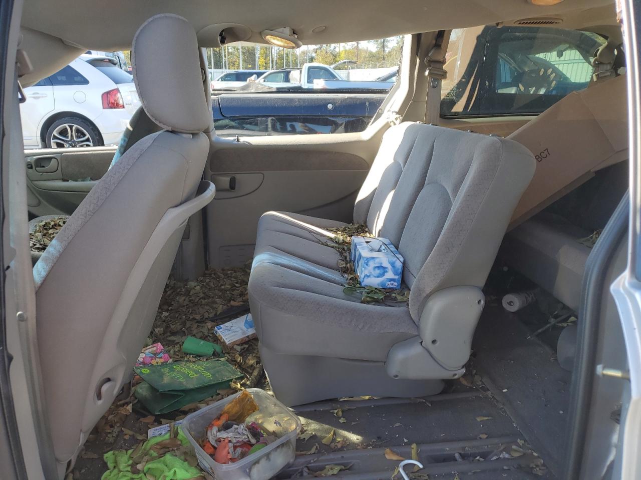 2001 Chrysler Town & Country VIN 2C4GP44G71R108258 Copart auction photo, top/roof damage thumbnail 11