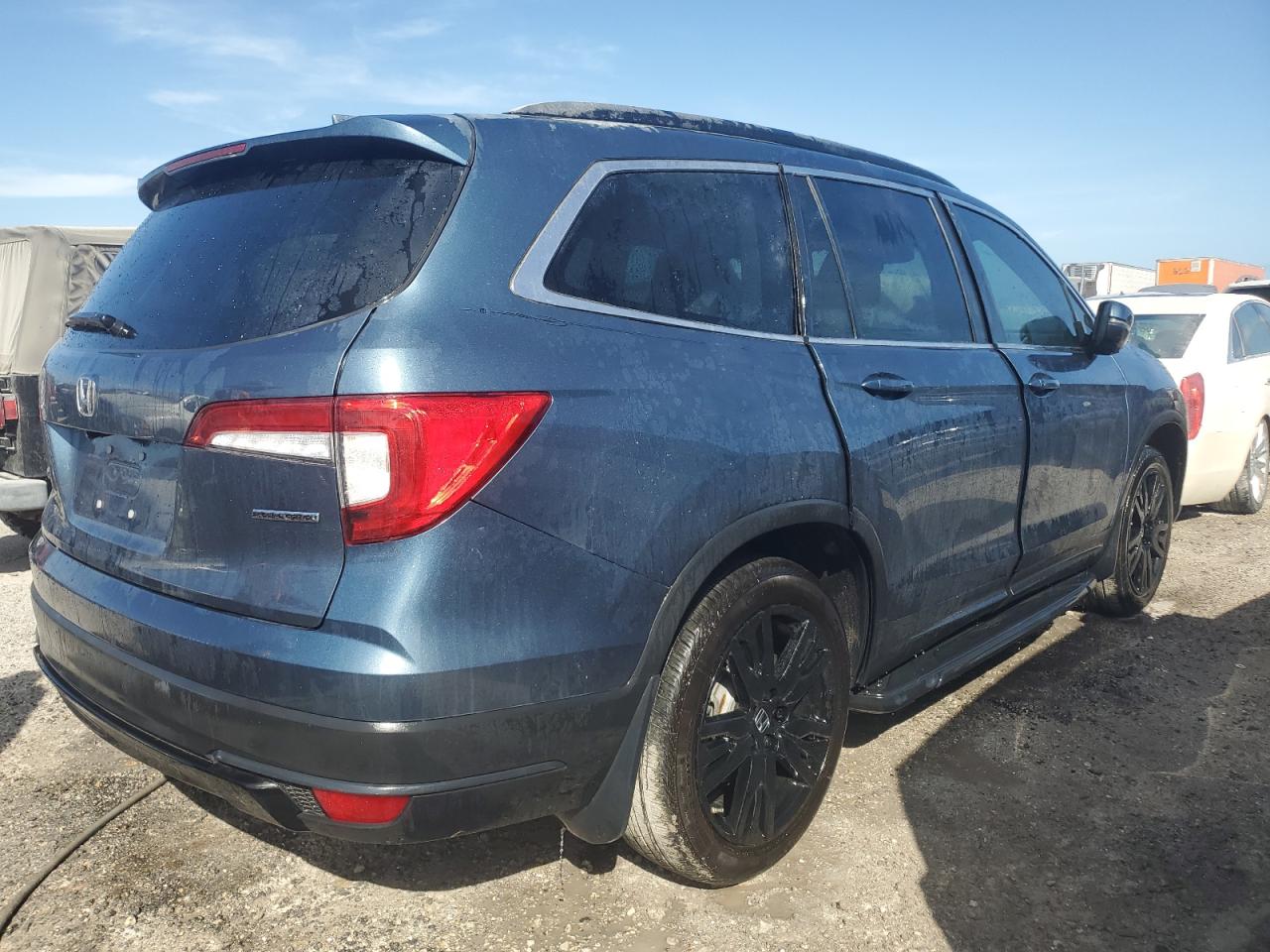 2022 Honda Pilot VIN 5FNYF5H26NB014305 Copart auction photo, water/flood damage thumbnail 3
