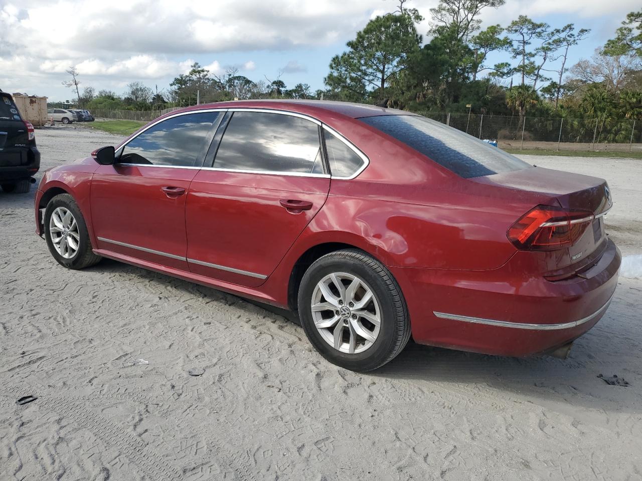 2017 Volkswagen Passat VIN 1VWAT7A32HC010341 Copart auction photo, normal wear / minor dent/scratches damage thumbnail 2