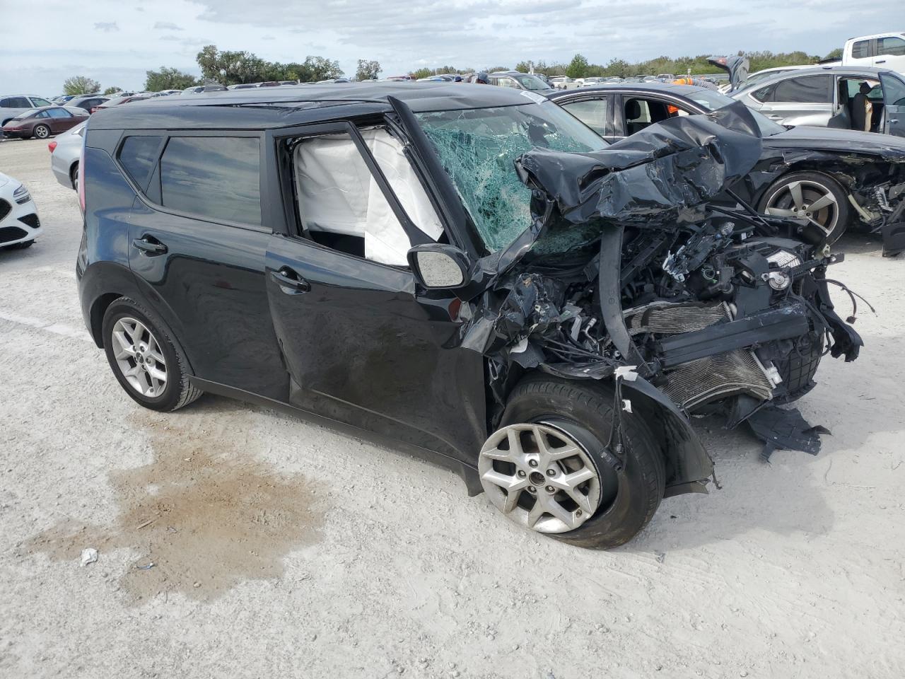 2023 KIA Soul VIN KNDJ23AU6P7868524 Copart auction photo, biohazard/chemical / front end damage thumbnail 4