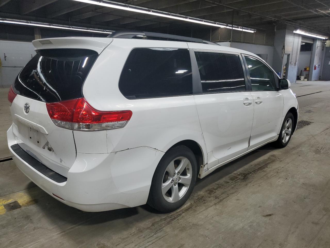 2011 Toyota Sienna VIN 5TDKK3DC5BS096717 Copart auction photo, mechanical / front end damage thumbnail 3