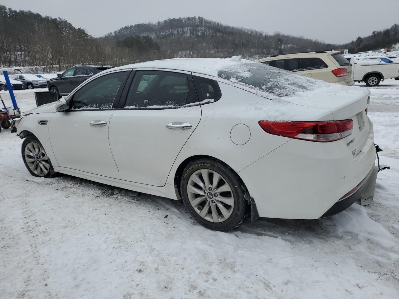 2018 KIA Optima VIN 5XXGT4L34JG272537 Copart auction photo, front end / rear end damage thumbnail 2