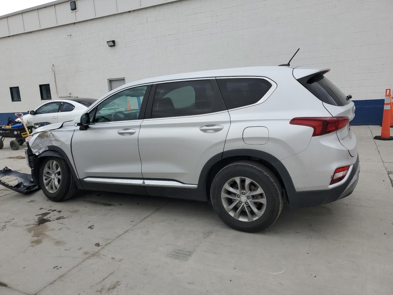 2020 Hyundai Santa Fe VIN 5NMS2CAD1LH164917 Copart auction photo, front end damage thumbnail 2